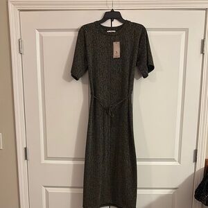 Elegant Black Midi Sheath Dress with Short Sleeves for Casual